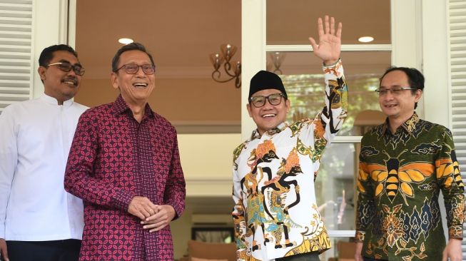 Ketua Umum PKB Muhaimin Iskandar (kedua kanan) melakukan pertemuan dengan mantan Wakil Presiden Boediono (kedua kiri) di Jakarta, Rabu (17/5/2023). [ANTARA FOTO/Akbar Nugroho Gumay].