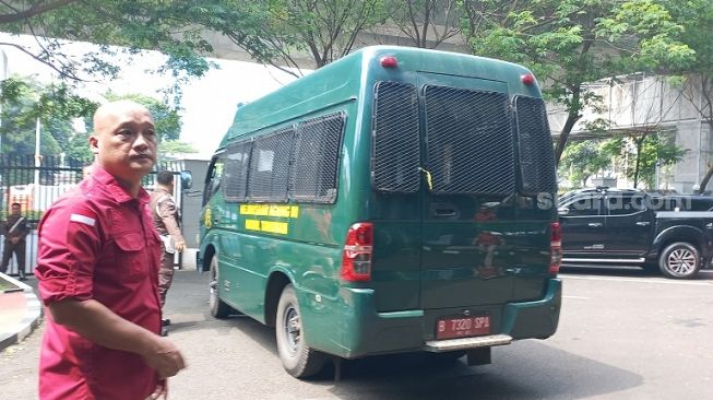 Mobil Tahanan Kejagung Bersiaga Jelang Pengumuman Hasil Pemeriksaan Menkominfo Johnny G Plate Terkait Kasus Korupsi BTS