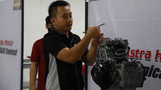 PT Astra Honda Motor (AHM) telah menyaring para teknisi andal se-Indonesia untuk dipersiapkan dalam kejuaraan mekanik Honda se-Asia-Oceania [PT AHM].