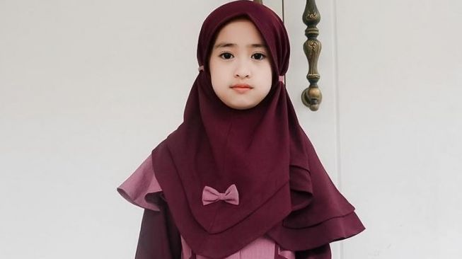 Anak Kedua Gaya Khadeejah Oki Setiana Dewi (Instagram/@khadeejah_faatimah_abdullah)