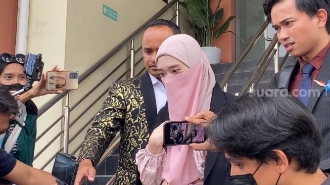 Virgoun Cabut Gugatan Cerai karena Ingin Dapat Hak Asuh Anak, Inara Rusli Pasrah: Kami Bisa Apa?