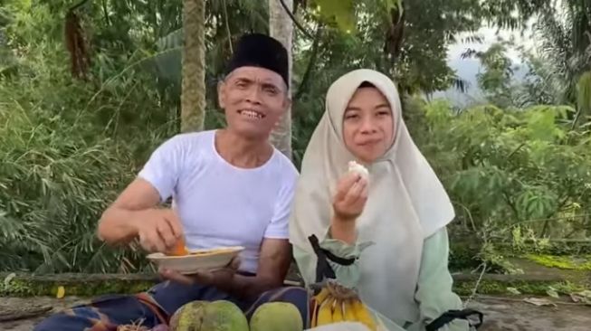 Dinikahi Kakek-kakek 63 Tahun, Ini Kisah Perempuan yang Dipaksa Nikah Namun Kini Bahagia