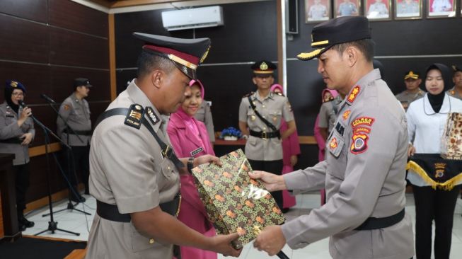 Buntut Warga Meninggal Tertembus Peluru Senjata Anggota Polisi, Kapolsek Girisubo Dicopot dari Jabatannya