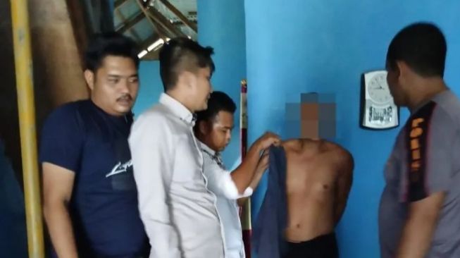 Pria Diduga Aniaya Warga Pasaman Barat Diciduk Usai Dibangunkan Polisi di Rumahnya