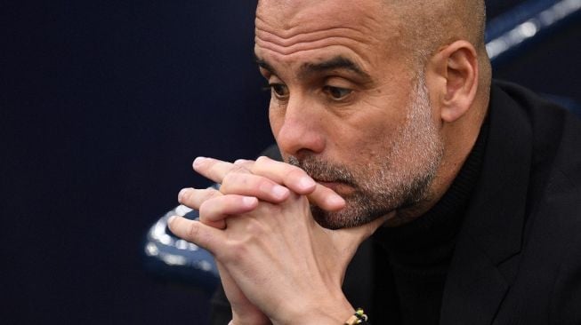 Ekspresi manajer Manchester City Pep Guardiola pada laga semifinal Liga Champions melawan Real Madrid di Stadion Etihad, Manchester, Inggris, Kamis (18/5/2023) dini hari WIB. [Oli SCARFF / AFP]