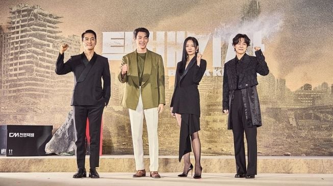 Dibintangi Artis Korea Keren, Intip 9 Potret di Balik Layar Serial Black Knight