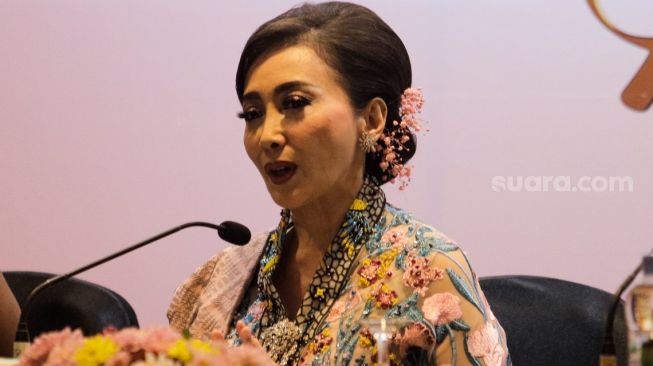 Ketua Dewan Penasehat Yayasan Puteri Indonesia Putri Kuswisnu Wardani saat konferensi pers Grand Final Puteri Indonesia 2023 di JCC Senayan, Jakarta, Jumat (19/5/2023). [Suara.com/Alfian Winanto]