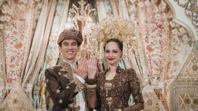 Potret Pernikahan Enzy Storia dan Molen Kasetra (instagram/@enzystoria)