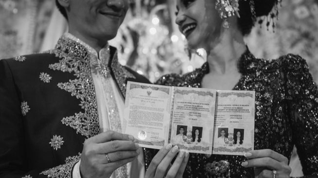 Fakta Pernikahan Enzy Storia (Bridesstory)