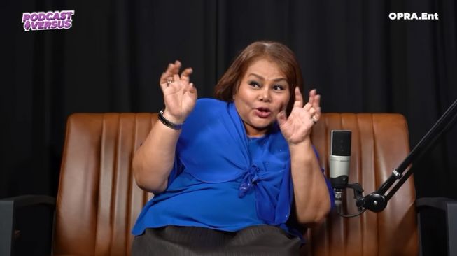 Potret Ibunda Virgoun dan Ibunda Indah Permatasari Podcast Bareng (YouTube/OPRA Entertainment)