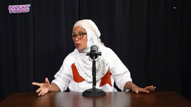 Potret Ibunda Virgoun dan Ibunda Indah Permatasari Podcast Bareng (YouTube/OPRA Entertainment)