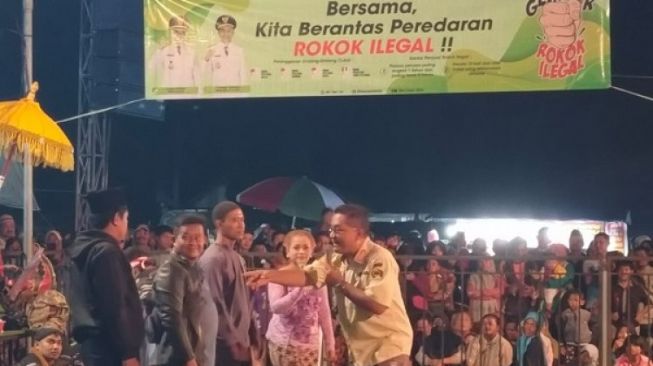 Satpol PP Perangi Rokok Ilegal, Sosialisasi via Pagelaran Seni Tradisional