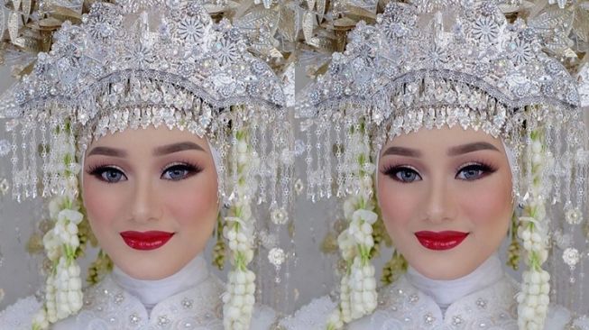 Artis Kenakan Suntiang saat Menikah (Instagram/@barbie_ima)