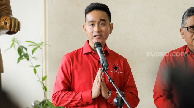 Bantah Dapat Tawaran Jadi Cawapres Prabowo, Gibran Pastikan Masih di PDIP Tak Nyebrang ke Gerindra