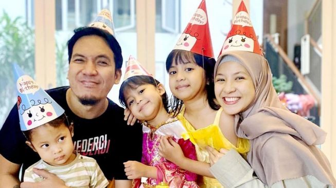 Liburan Bareng Anak ke Malaysia usai Cerai, Postingan Natasha Rizky Disorot: Ayah Mana?