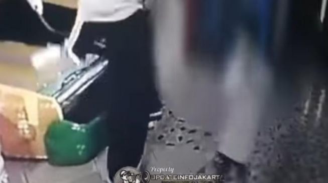 Viral Anak Laki-laki Curi Tas Pengunjung Plasa Cibubur, Aksinya Terekam CCTV