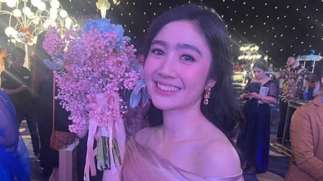 Artis Jadi Mak Comblang untuk Sahabat (instagram/@febbyrastanty)