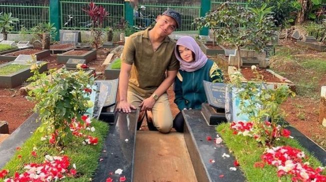 Potret Kedekatan Rebecca Klopper dengan Keluarga Haji Faisal (Instagram/@fadlyfsl_)