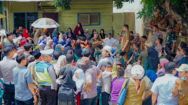 Bobby Nasution Dengar Curhatan Warga Sambil Makan Siang Bersama