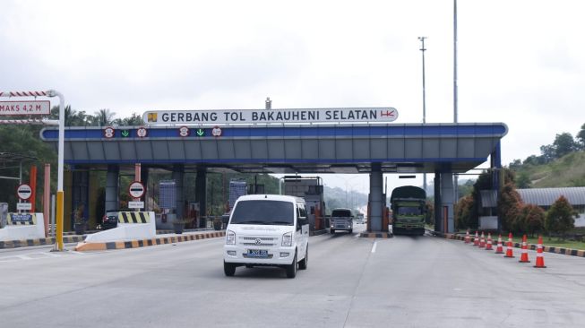 DFSK Gelora E Buktikan Keunggulan Mobil Listrik Lewat Perjalanan Antar Pulau