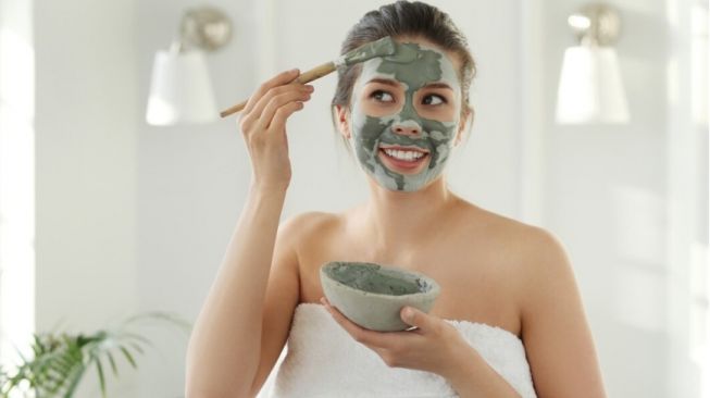 Tak Cuma Membersihkan Komedo, Inilah 5 Manfaat Clay Mask Untuk Kulit Wajah