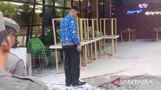 Baru Tiga dari 20 Ruko Dibongkar Karena Makan Badan Jalan, Walkot Jakut: Alasannya Belum Dapat Tukang