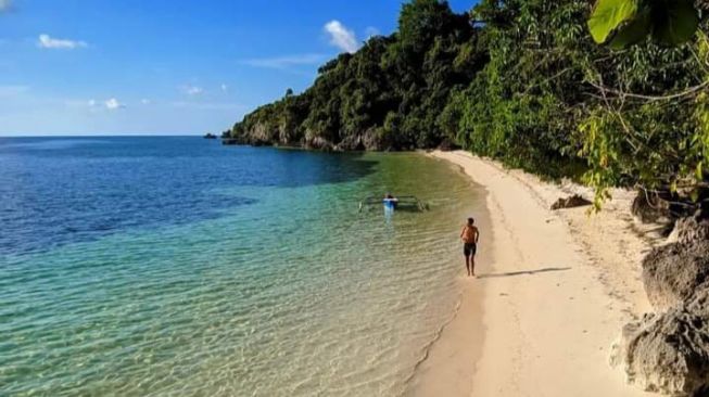 Pantai Ketebe dari Atas Jalan Raya Bikin Jatuh Cinta