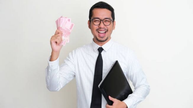 5 Tips Pekerja Pemula Raih Kemerdekaan Finansial