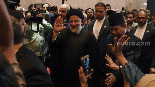 Presiden Iran Ebrahim Raisi Salat Dzuhur Berjamaah di Masjid Istiqlal