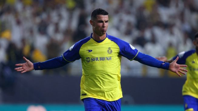 Penyerang Al Nassr, Cristiano Ronaldo bereaksi setelah mencetak gol selama pertandingan pekan ke-28 Liga Arab Saudi 2022-2023 antara Al-Nassr vs Al-Shabab di Stadion al-Awwal Park di Riyadh pada 23 Mei 2023.Fayez NURELDINE / AFP.