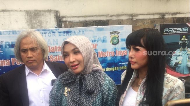 Roro Fitria Kehilangan Perhiasan Senilai 1 Unit Mobil, Pelaku Diduga Orang Dekat