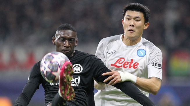 Bek Napoli, Kim Min-jae. [DANIEL ROLAND / AFP]