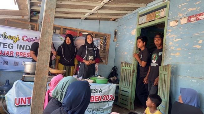 Kowarteg Indonesia Bagi-bagi Resep Memasak untuk Warga Bangilan Tuban