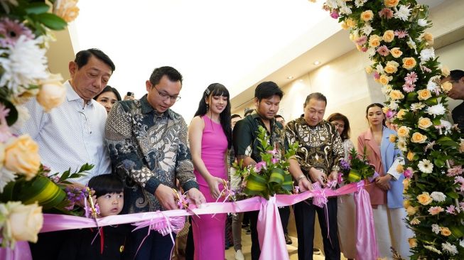 Implora Buka Head Beauty Quarter di Jakarta, Lyodra Ginting Turut Memeriahkan