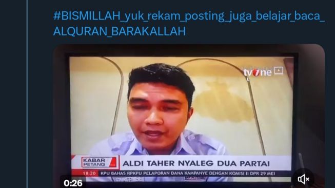 Momen Kocak Aldi Taher Saat Wawancara di TV(twitter/@vaneeaye) 