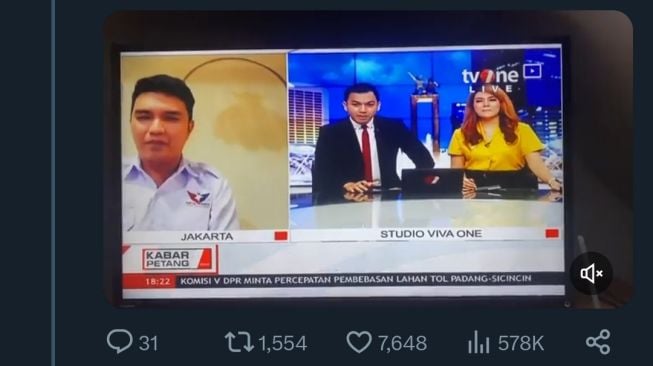 Momen Kocak Aldi Taher Saat Wawancara di TV(twitter/@vaneeaye) 