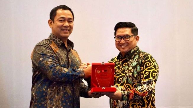 Pemda Provinsi Jabar Raih Penghargaan Unit Kerja Pengadaan Barang/Jasa Proaktif