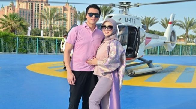 10 Potret Liburan Mewah Syahrini di Dubai, Naik Helikopter Bareng Suami