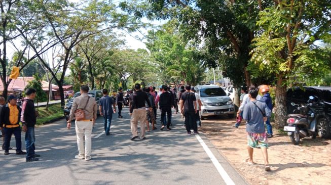 Heboh, 2 Kelompok Tenaga Kerja Bongkar Muat Bentrok di Pergudangan Astra Honda Kubu Raya