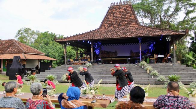 Liburan Edukatif Bareng Anak dan Keluarga, Bisa Main ke Pantai Sambil Belajar Kebudayaan Jawa