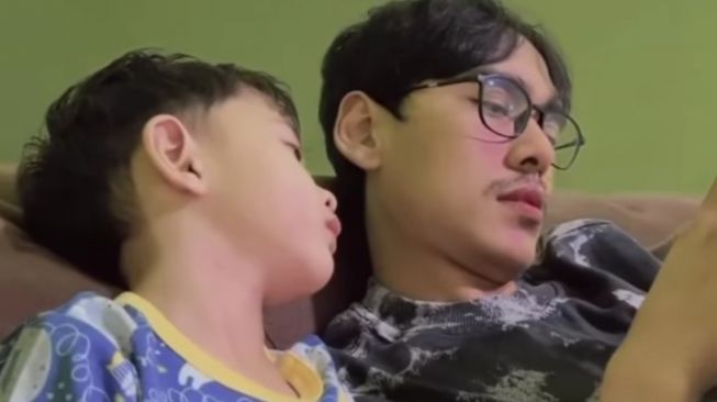 Potret Beni Mulyana Bareng Anak Sambung (Instagram/@benimulyanasopian) 