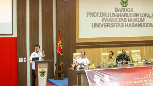 Beri Kuliah Umum di Dies Natalis ke-71 FH Unhas, Mentan SYL Beberkan Capaian Positif Sektor Pertanian