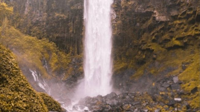 Air Terjun Grojogan Sewu, Tawarkan Panorama Alam Indah yang Memanjakan Mata