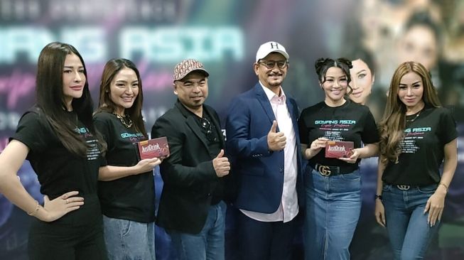 Konferensi pers Konser Goyang Asia-Koplo Milenia yang mengahadirkan Siti Badriah, Fitri Carlina, Hesty Klepek-Klepek dan Rhena Morena di Jakarta, Senin (29/5/2023). [Nagaswara]