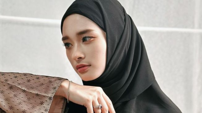 Inara Rusli Dituding Bakal Lepas Hijab Tirukan Putri Anne, Usai Kini Buka Cadar Demi Nafkahi Anak