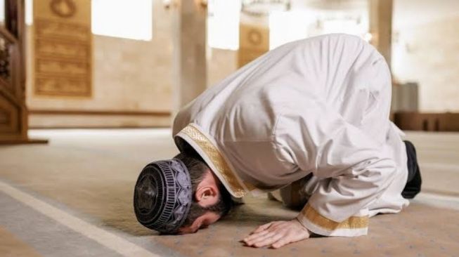 Sholat Syuruq: Penjelasan, Hukum, Waktu Mengerjakan, Niat, dan Tata Caranya