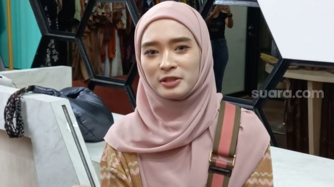 Inara Rusli ditemui di kawasan Koja, Jakarta Utara, Selasa (30/5/2023) [Suara.com/Tiara Rosana]
