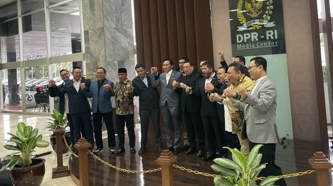 Minus PDIP, Delapan Fraksi DPR Kompak Bergandengan: "Sistem Pemilu Terbuka Yes, Tertutup No!"