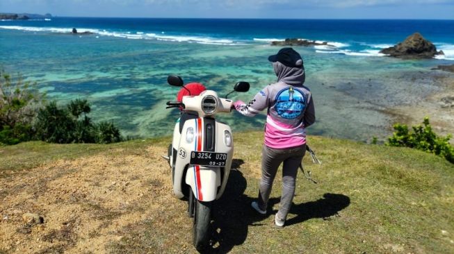 Andalkan Performa Yamaha Fazzio Hybrid-Connected, Lady Biker Ini Naik Motor dari Jakarta sampai Mandalika