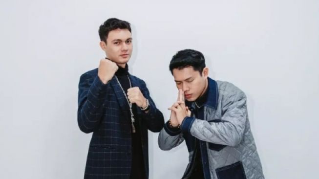 Adu Gaya Nyoman Paul dan Rony Parulian (Instagram/@ronyparulian__)